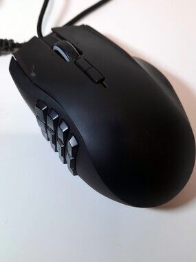 Razer Naga Chroma Gaming Mouse Unisex OS Black RZ01-0161 MMO Wired RGB